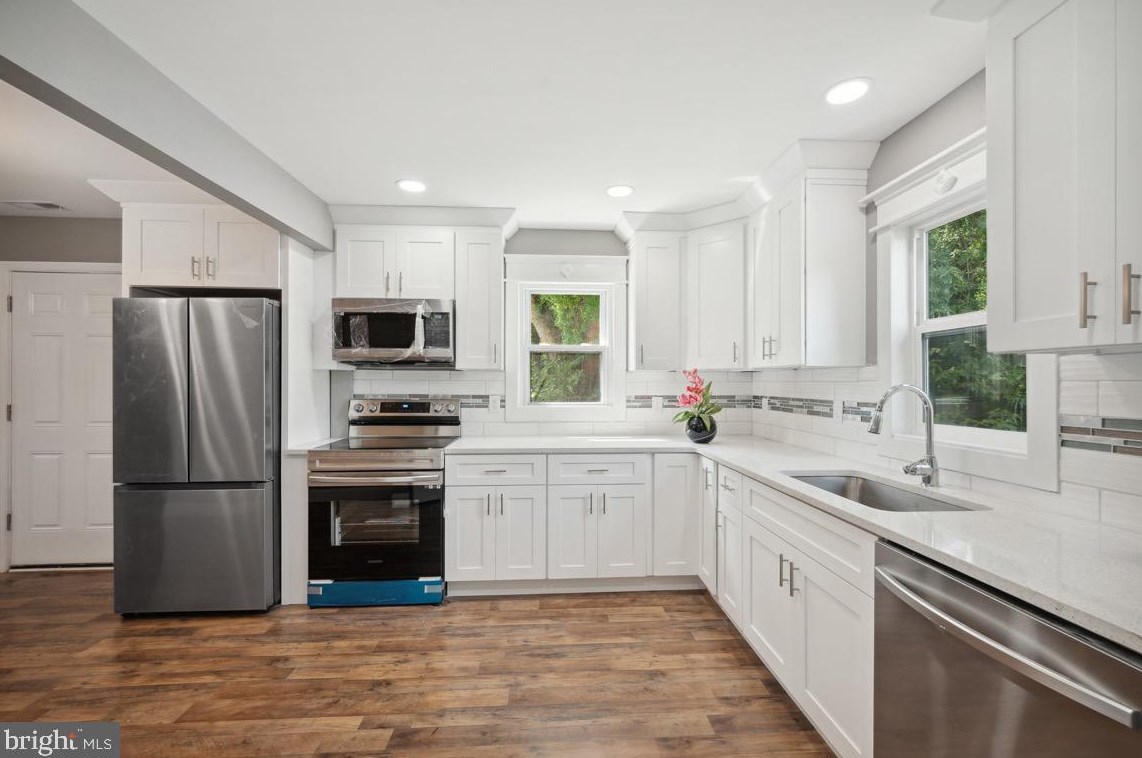 285 Hook Rd, Pennsville NJ 08070-1929 exterior