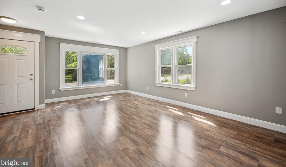 285 Hook Rd, Pennsville NJ 08070-1929 exterior