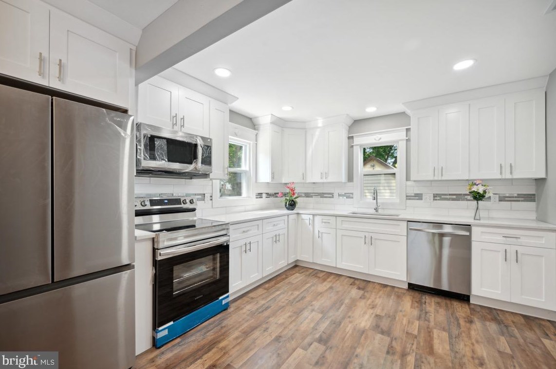 285 Hook Rd, Pennsville NJ 08070-1929 exterior