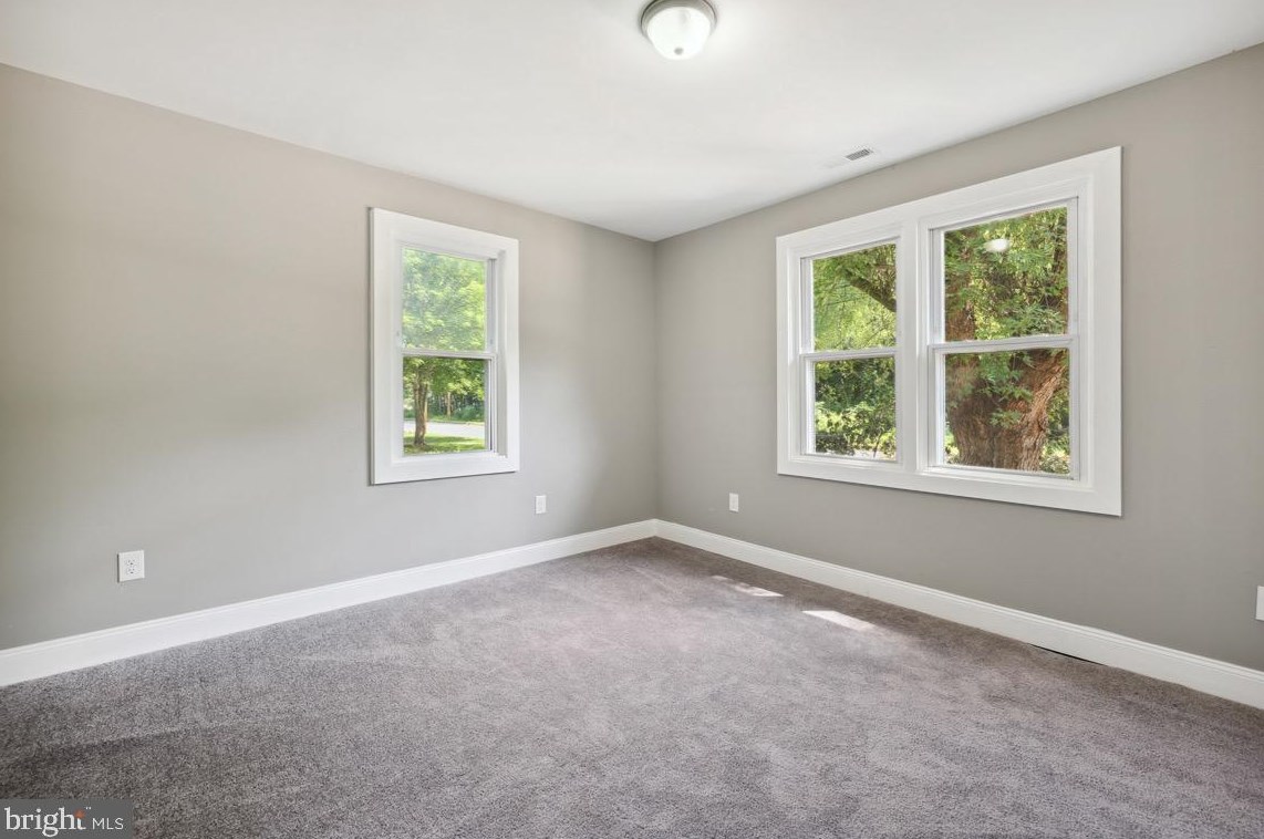 285 Hook Rd, Pennsville NJ 08070-1929 exterior