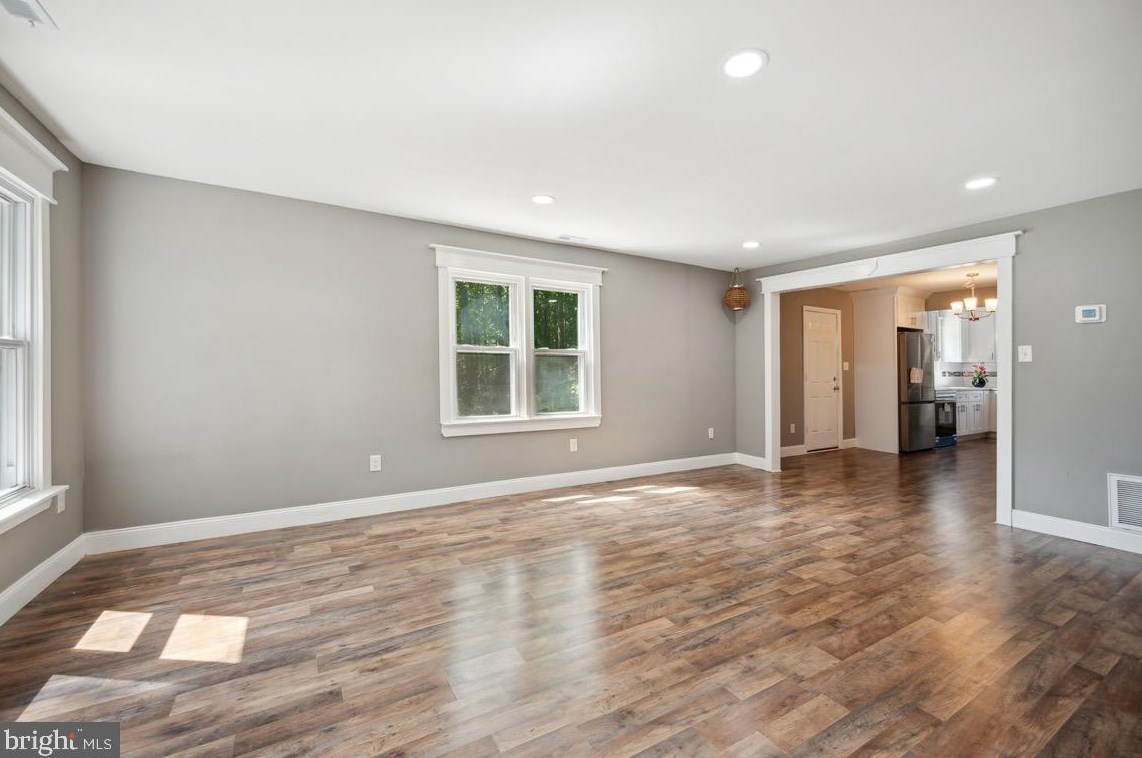 285 Hook Rd, Pennsville NJ 08070-1929 exterior