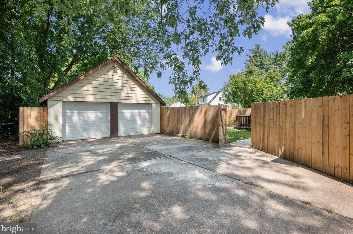 285 Hook Rd, Pennsville NJ 08070-1929 exterior