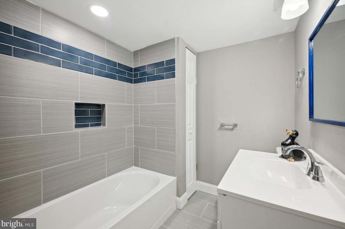 285 Hook Rd, Pennsville NJ 08070-1929 exterior