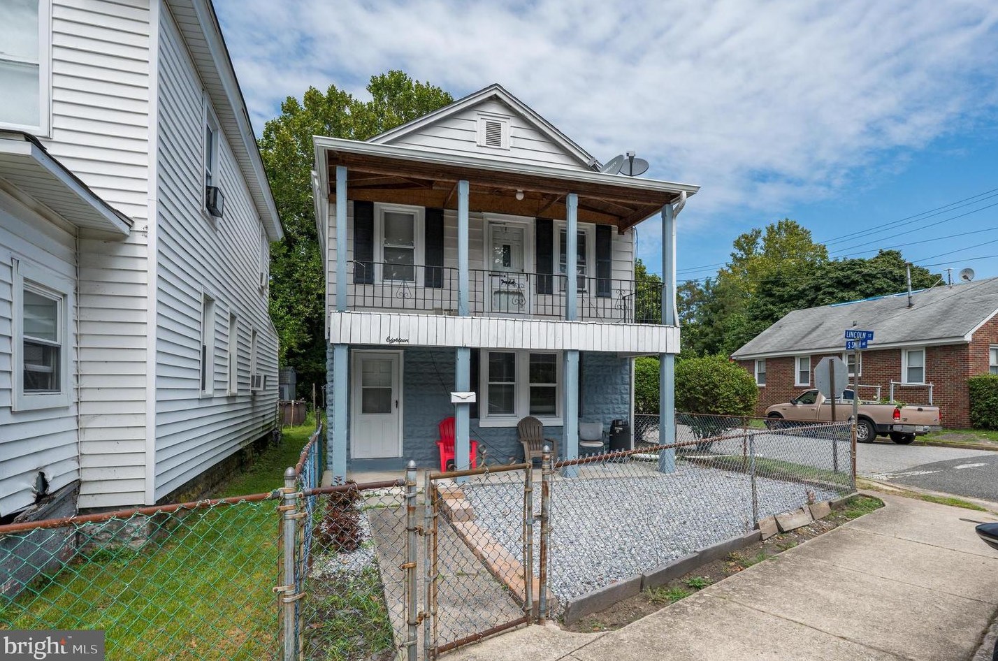 18 Smith Ave, Carneys Point Township, NJ 08069-1755