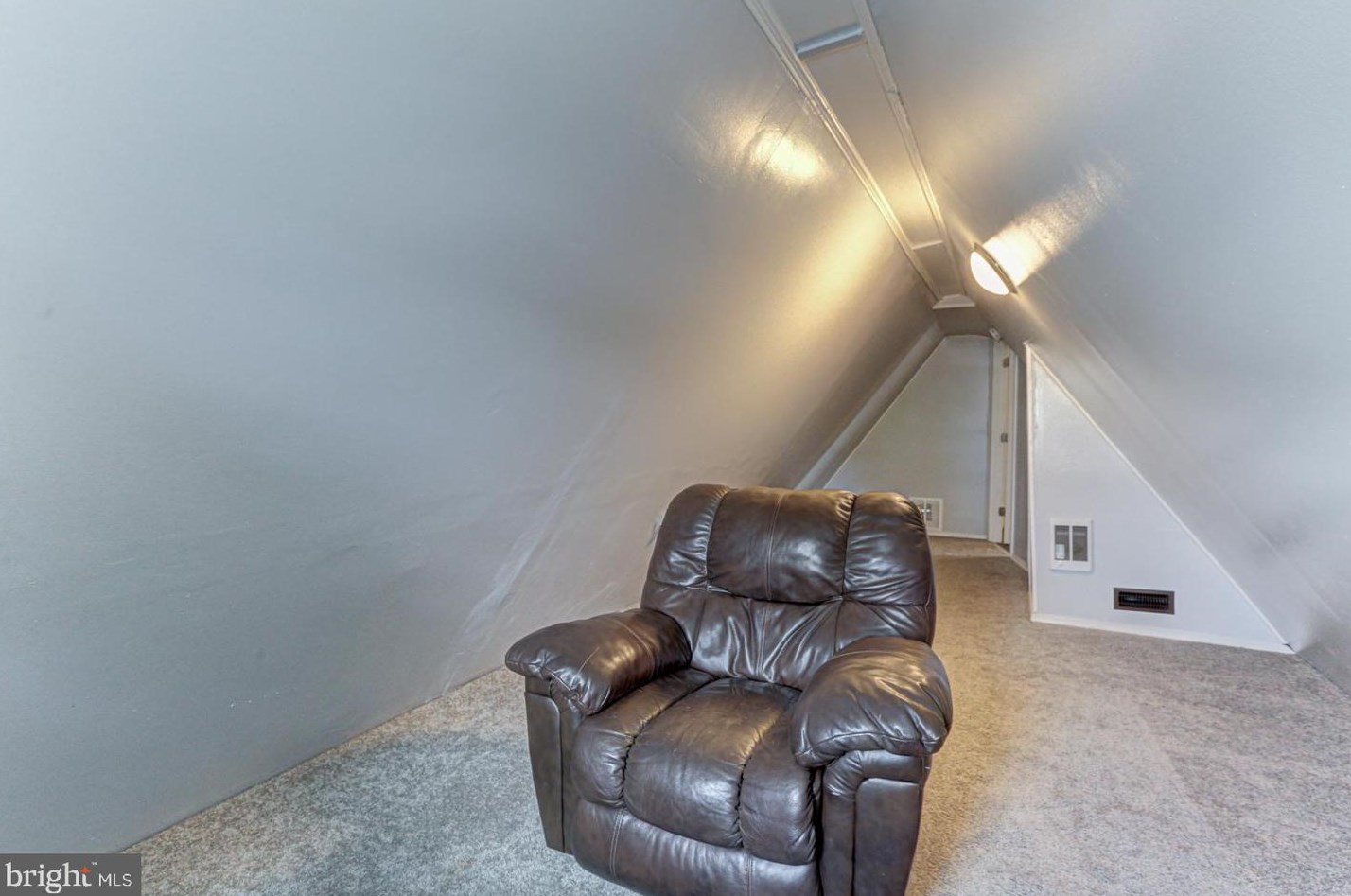 1 Harding Ave, Pennsville NJ  08070-1613 exterior