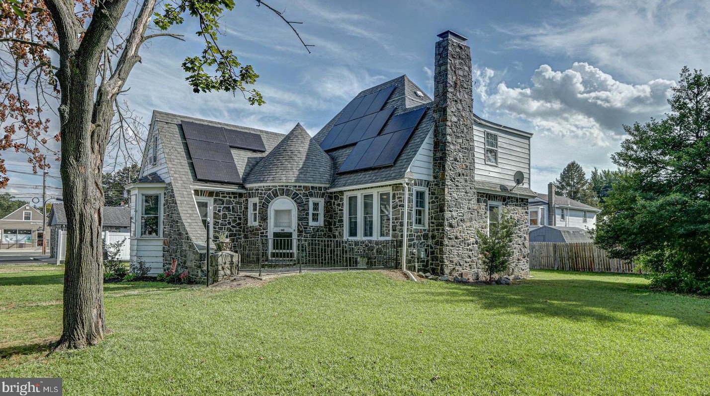 1 Harding Ave, Pennsville NJ  08070-1613 exterior