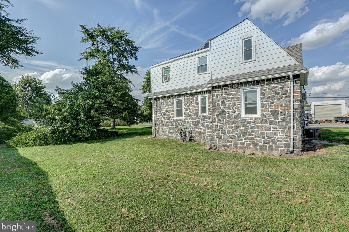 1 Harding Ave, Pennsville NJ  08070-1613 exterior