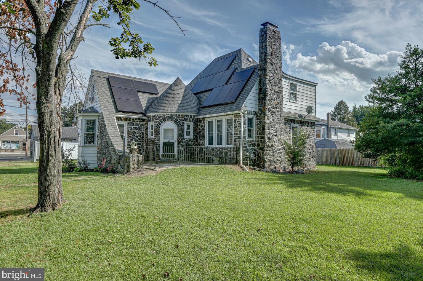 1 Harding Ave, Pennsville NJ  08070-1613 exterior