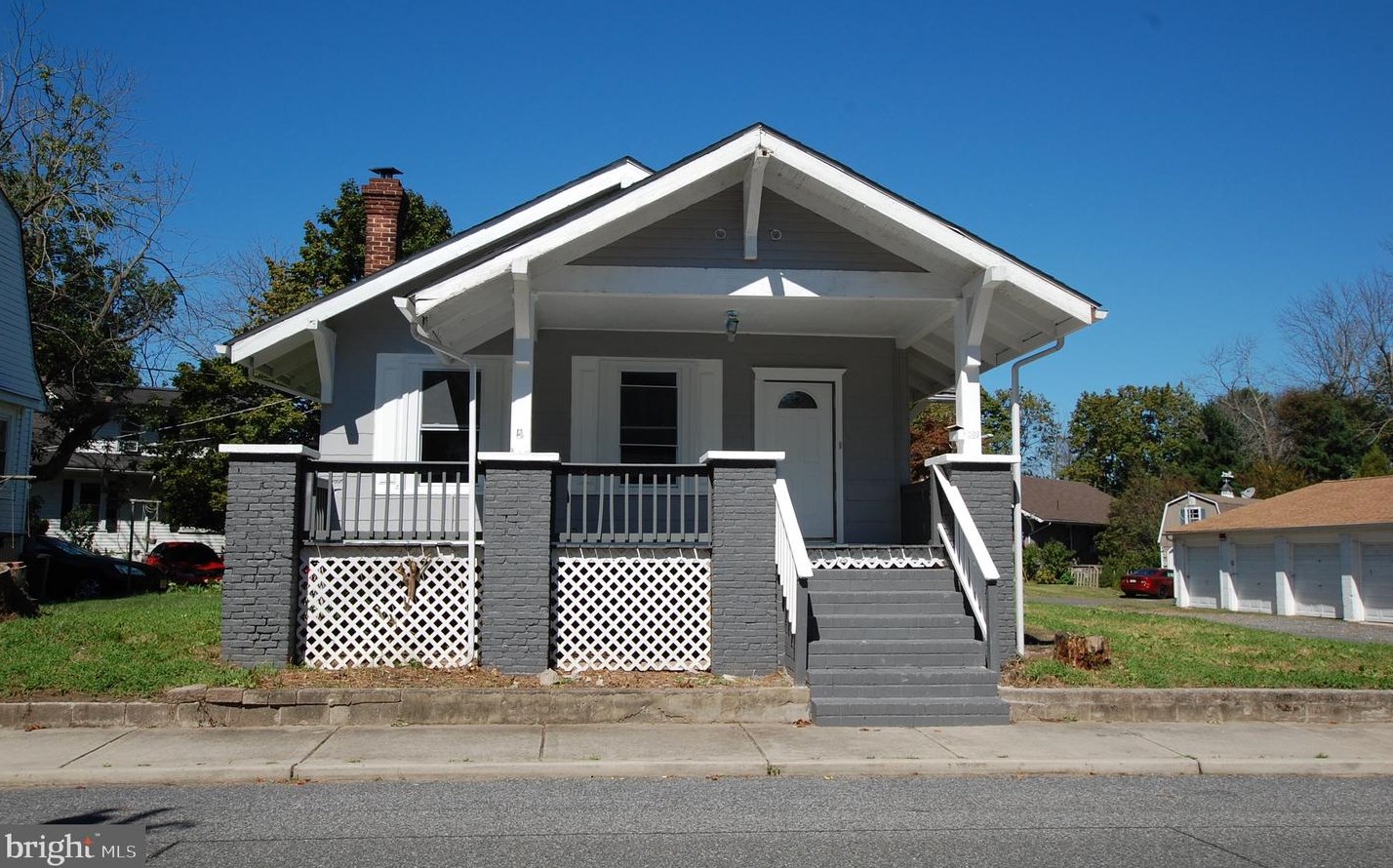 310 State St, Carneys Point Township, NJ 08069-1932