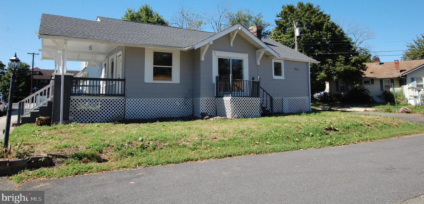 310 State St, Carneys Point Township NJ  08069-1932 exterior