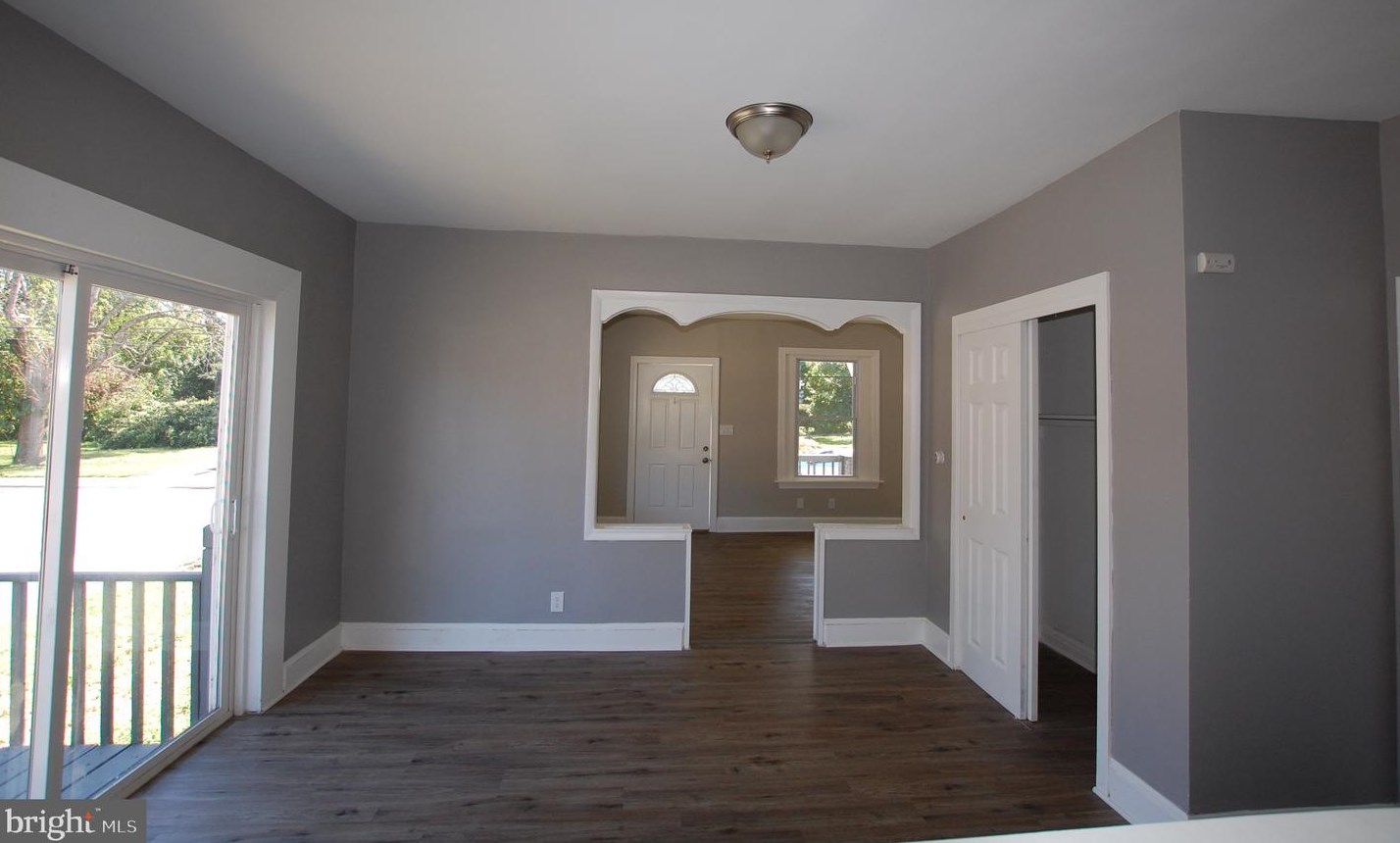 310 State St, Carneys Point Township NJ  08069-1622 exterior