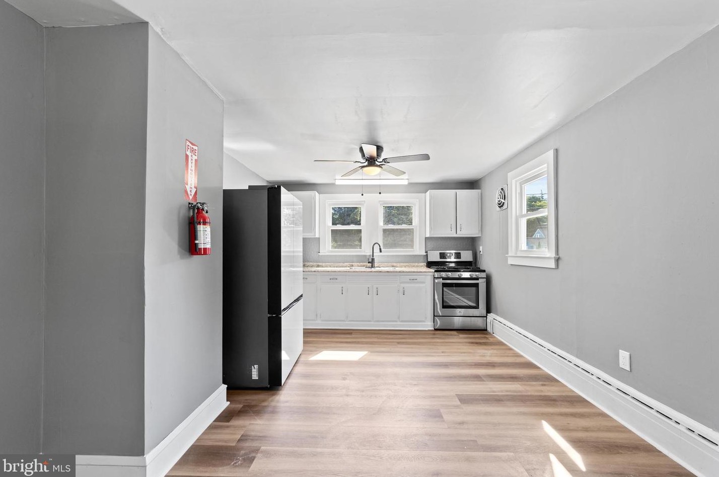 85 Hook Rd, Pennsville NJ 08070-1906 exterior