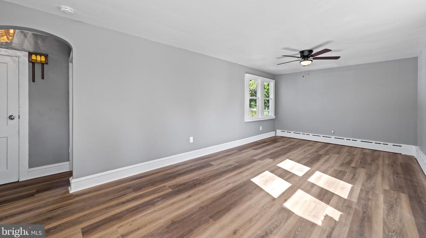 85 Hook Rd, Pennsville NJ 08070-1906 exterior