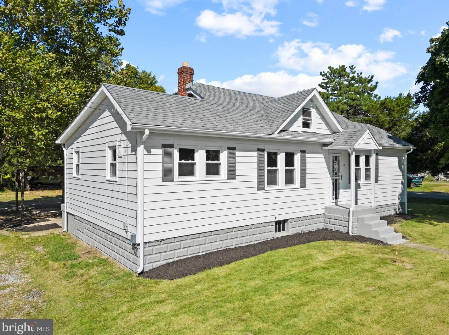 85 Hook Rd, Pennsville NJ 08070-1906 exterior