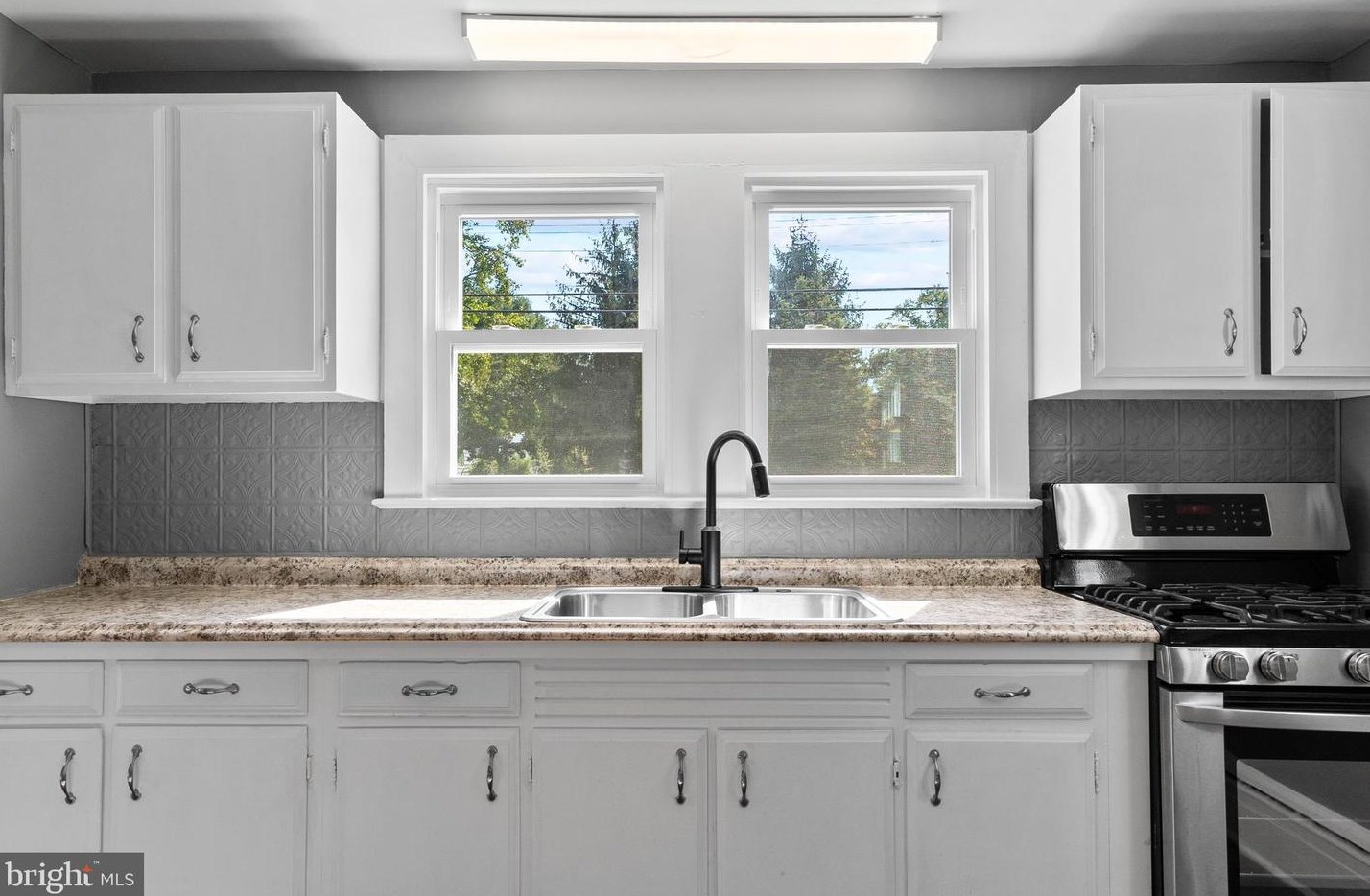 85 Hook Rd, Pennsville NJ 08070-1906 exterior