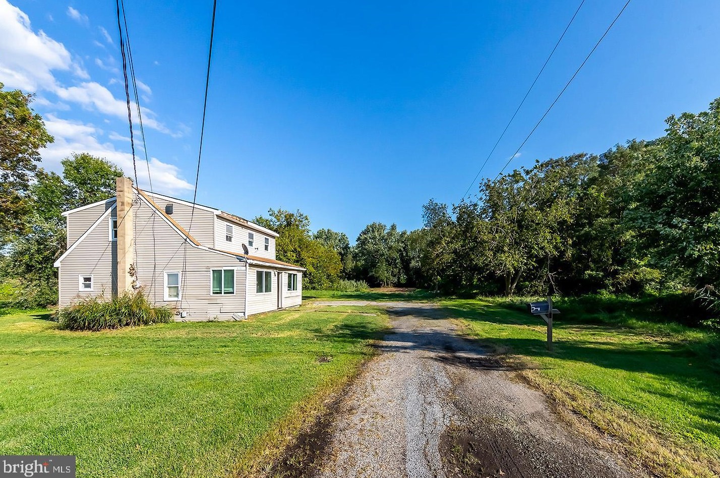 2 Riv Pl, Pennsville NJ 08070-3225 exterior