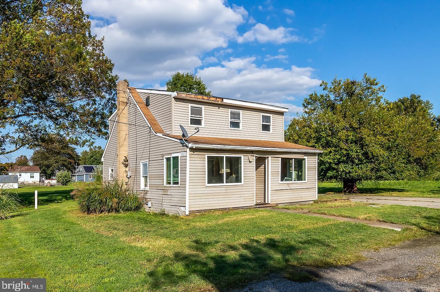 2 Riv Pl, Pennsville NJ 08070-3225 exterior