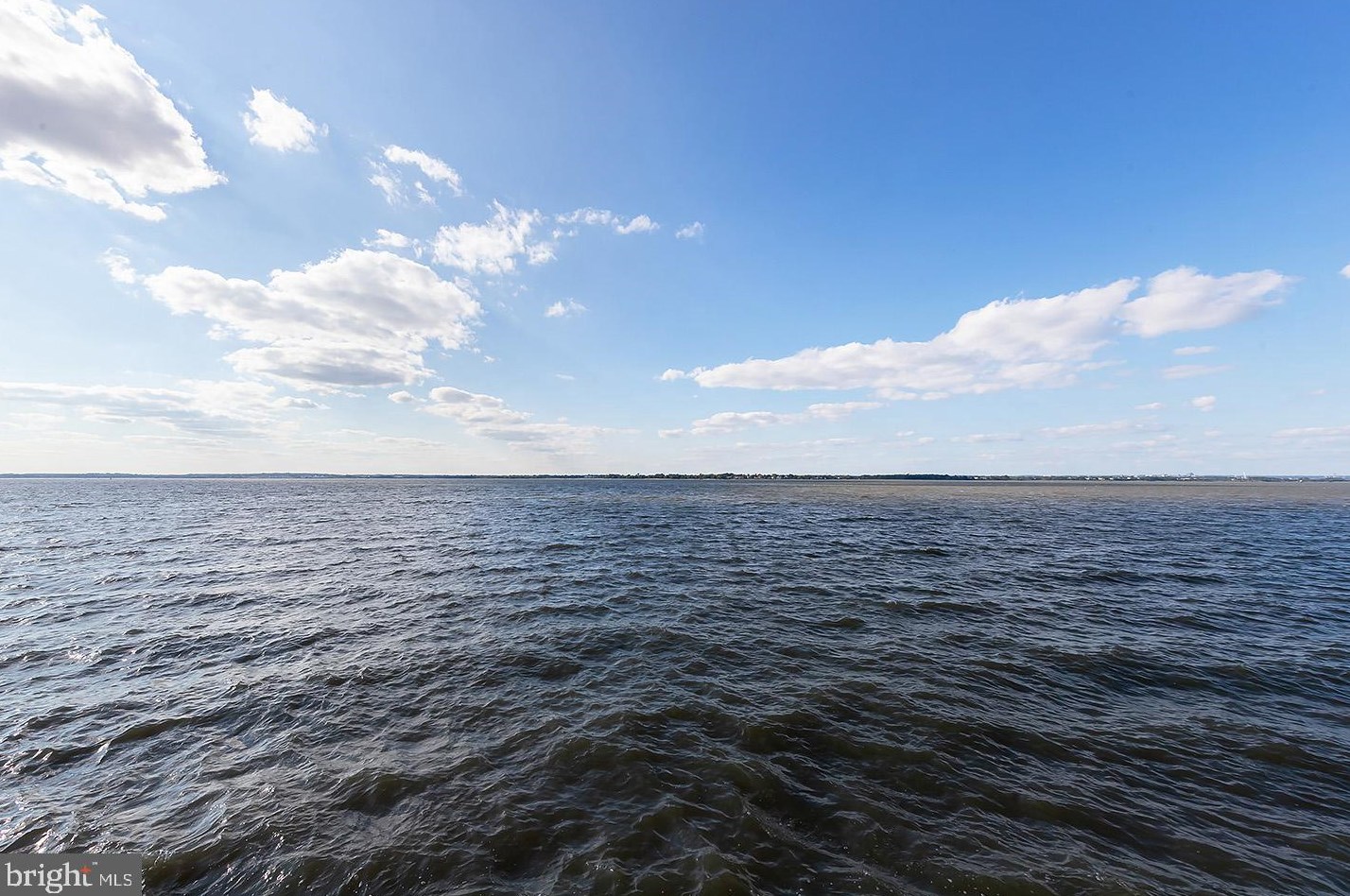 2 Riv Pl, Pennsville NJ 08070-3225 exterior