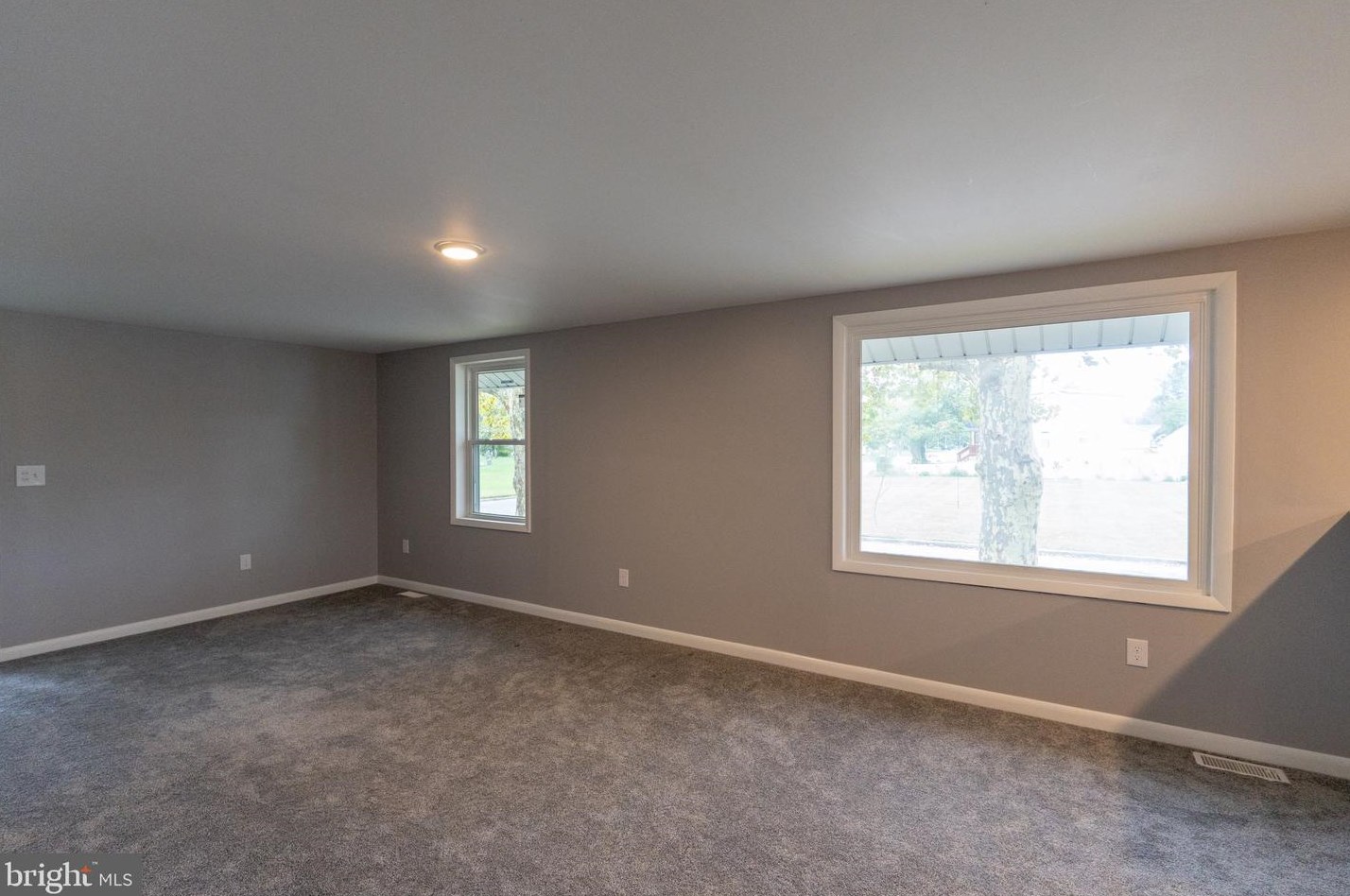 6 Fort Mott Rd, Pennsville NJ  08070-2713 exterior