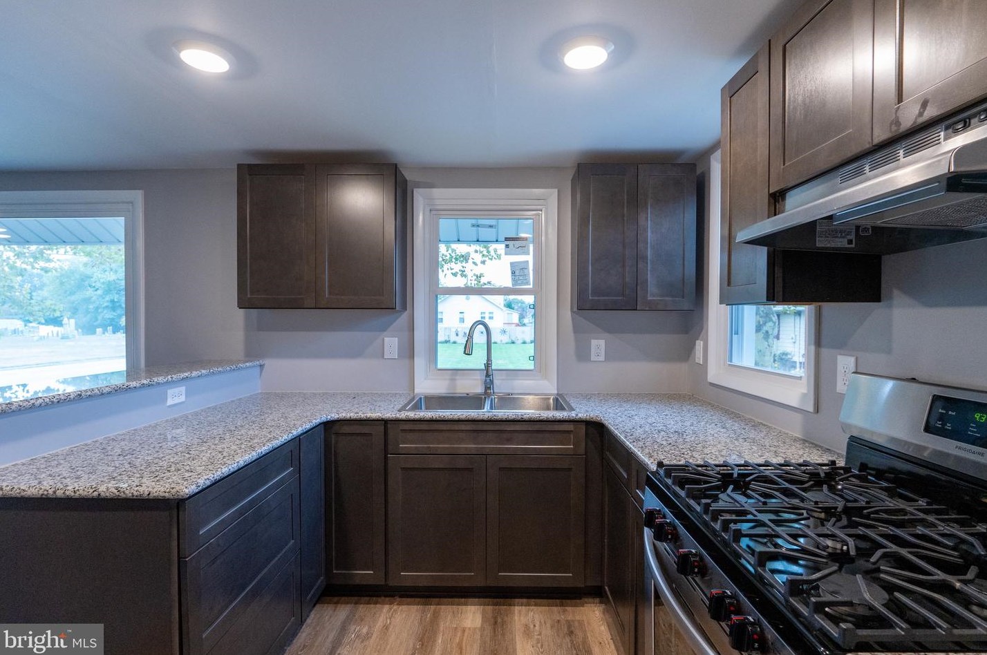 6 Fort Mott Rd, Pennsville NJ  08070-2713 exterior