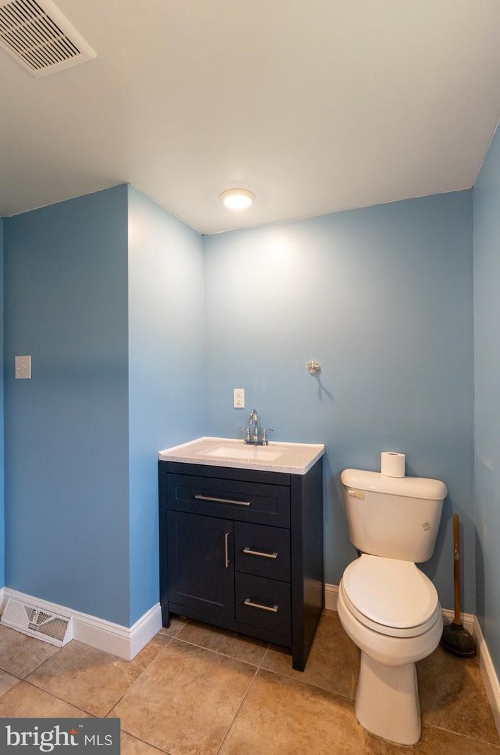 6 Fort Mott Rd, Pennsville NJ  08070-2713 exterior