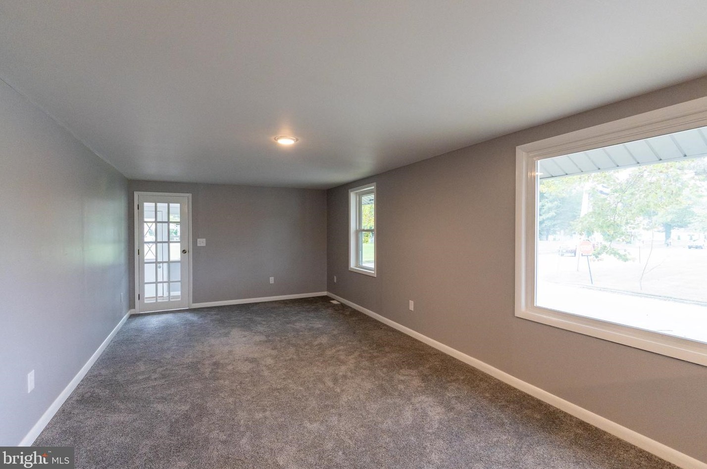 6 Fort Mott Rd, Pennsville NJ  08070-2713 exterior