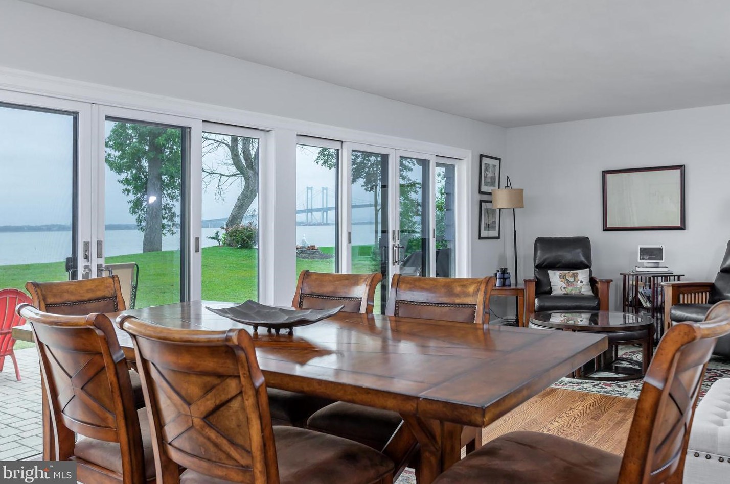 251 River Dr, Pennsville, NJ 08070-1208