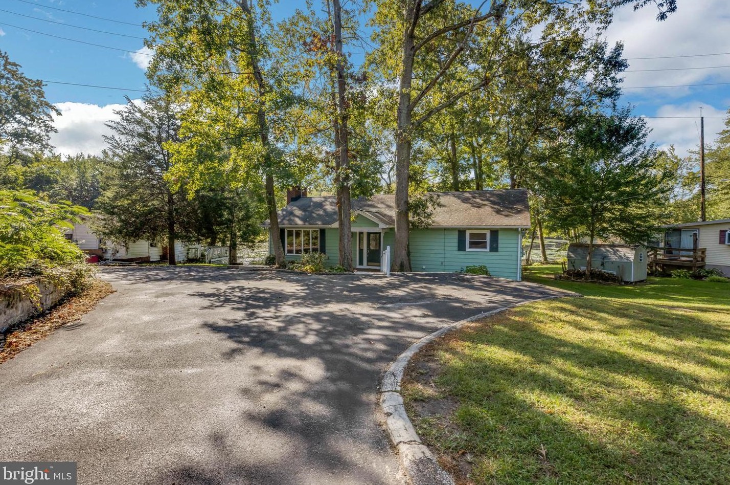 33 Commissioners Pike, Pilesgrove, NJ 08098