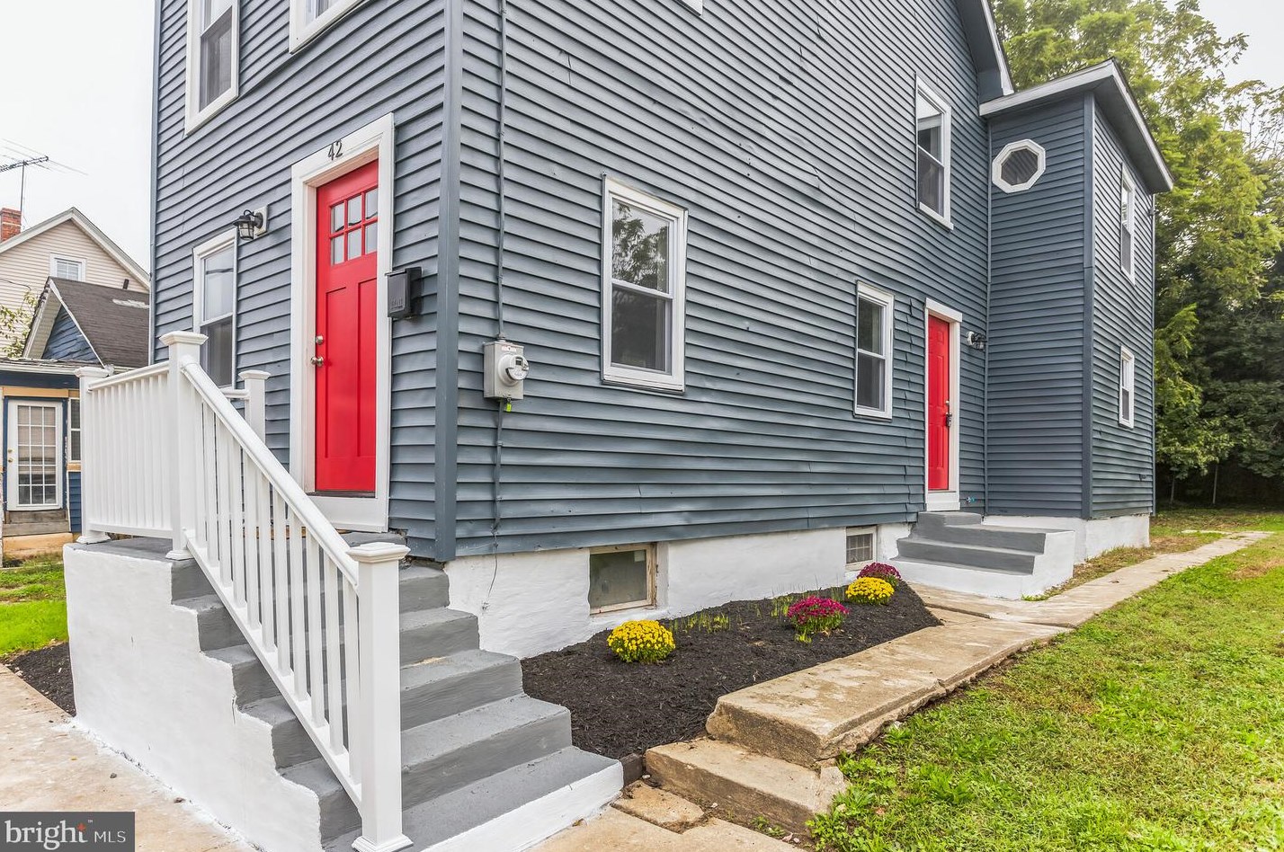 42 Ward St, Salem, NJ 08079-1005