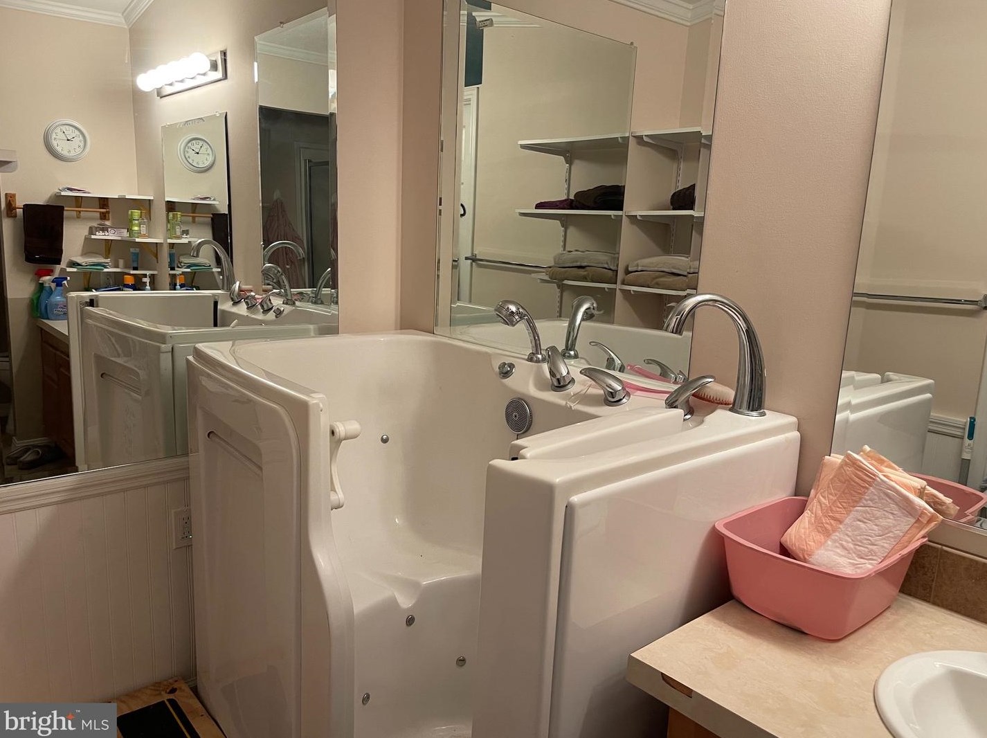 80 Mobile Dr, Pennsville NJ 08070-1039 exterior