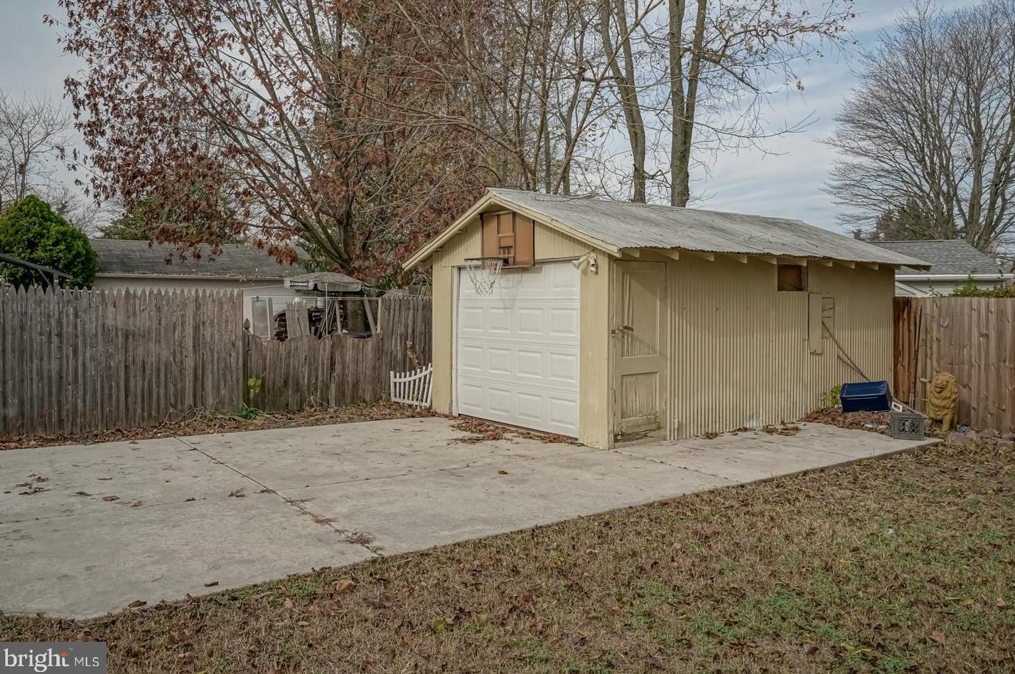 24 Chestnut St, Pennsville NJ  08070-2027 exterior