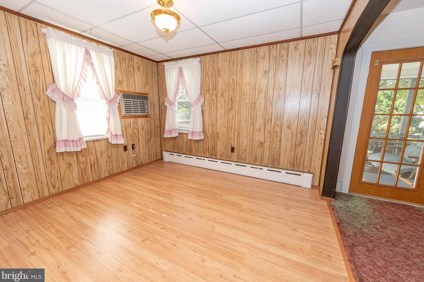 183 Wesley St, Salem, NJ 08079-1441