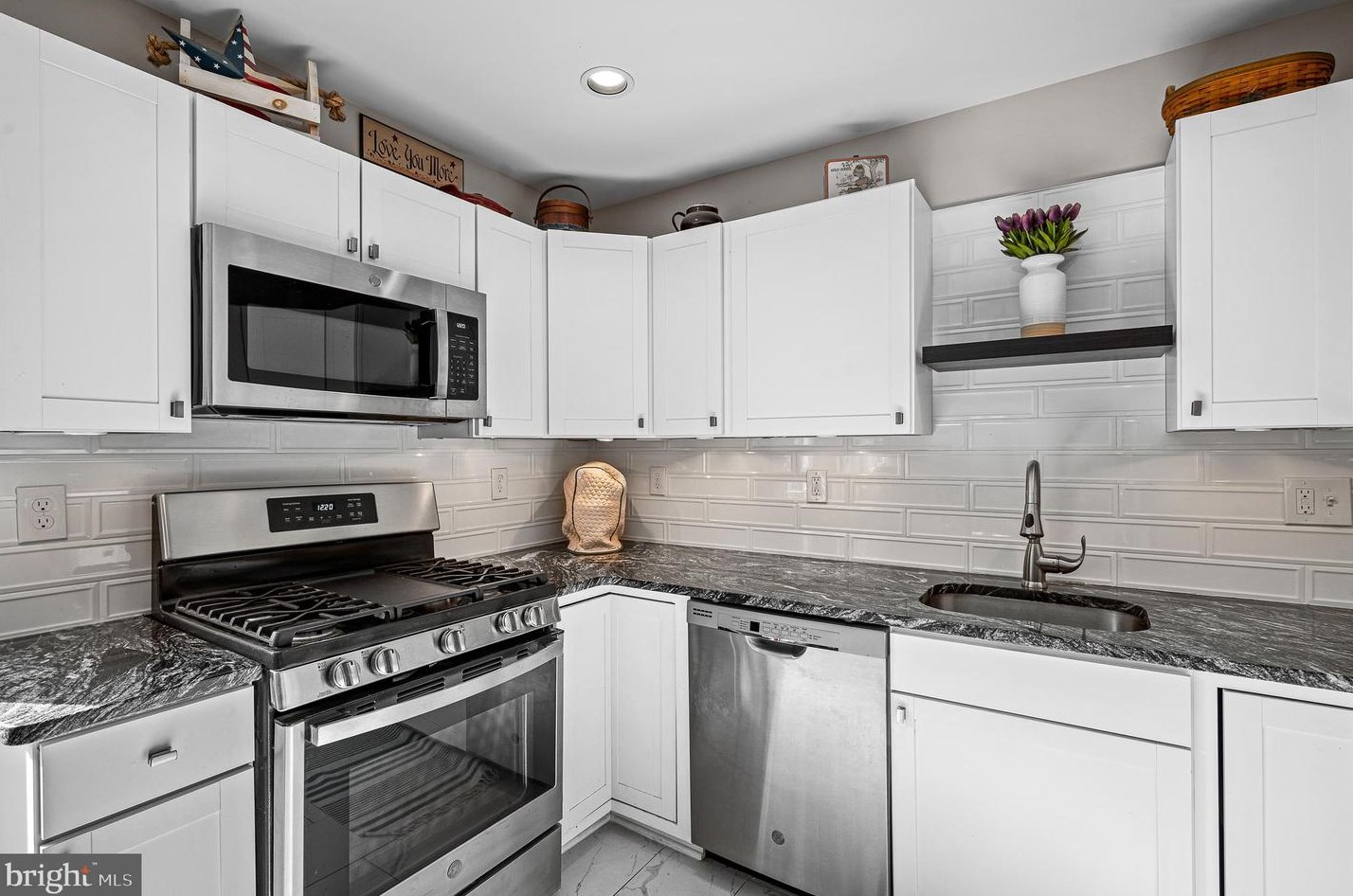 107 Nottingham Rd, Pennsville NJ  08070-3311 exterior