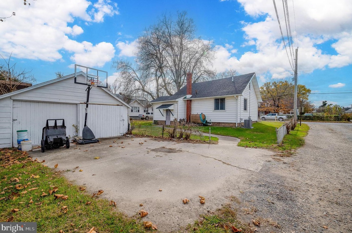 8 Churchtown Rd, Pennsville NJ  08070-1343 exterior