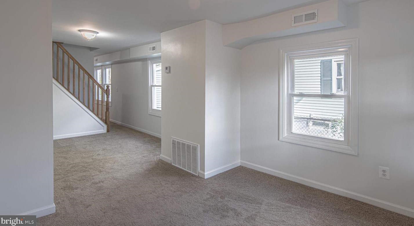 204 Broad St, Carneys Point Township NJ  08069-1906 exterior