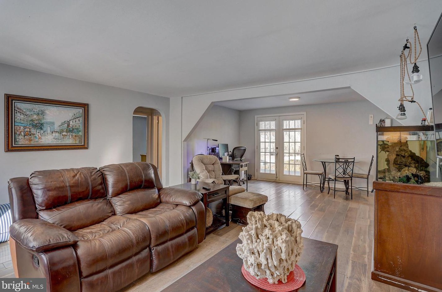 43 Maplewood Ave, Carneys Point Township, NJ 08069