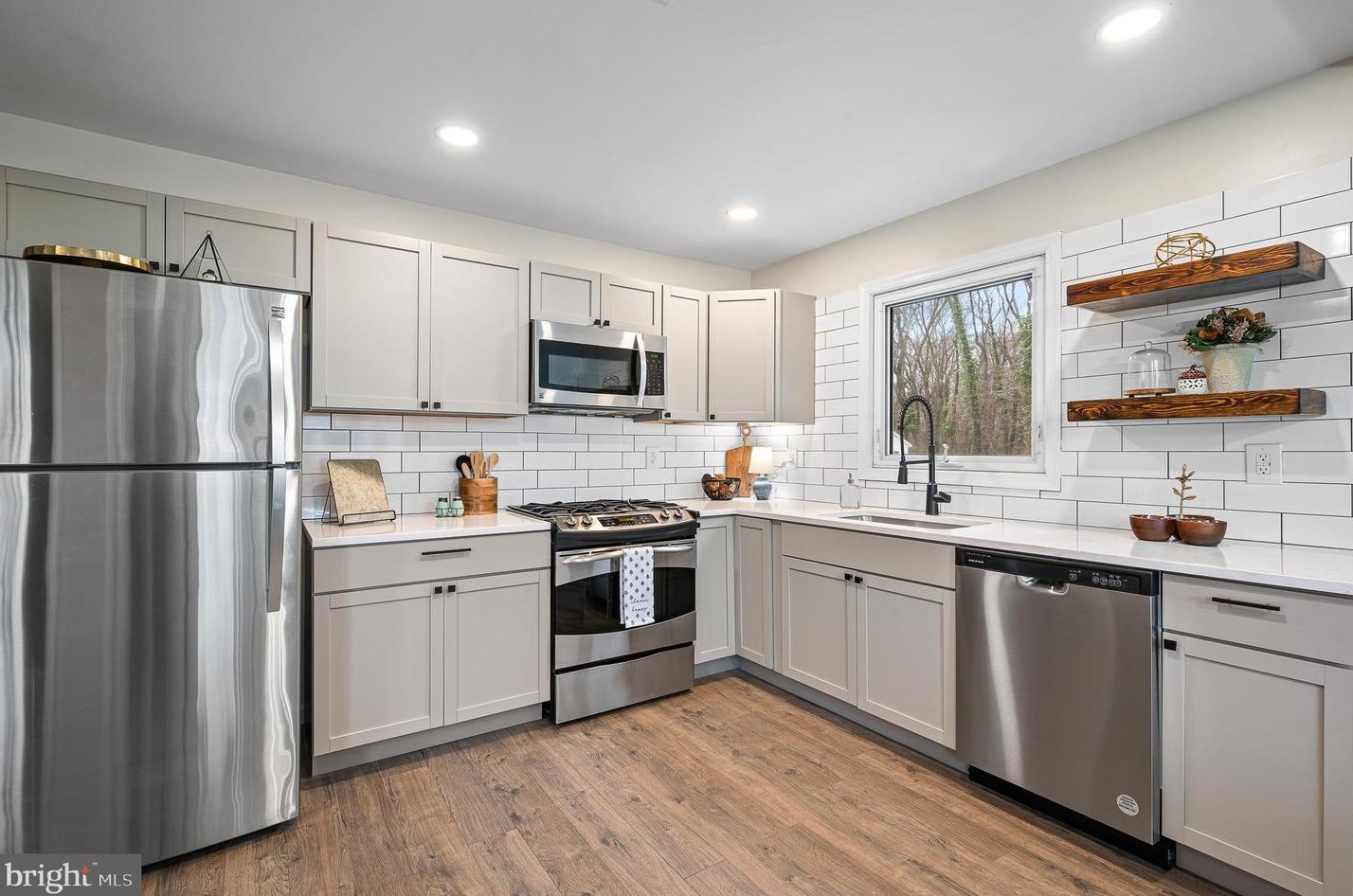246 Golfwood Ave, Carneys Point Township NJ  08069-2803 exterior