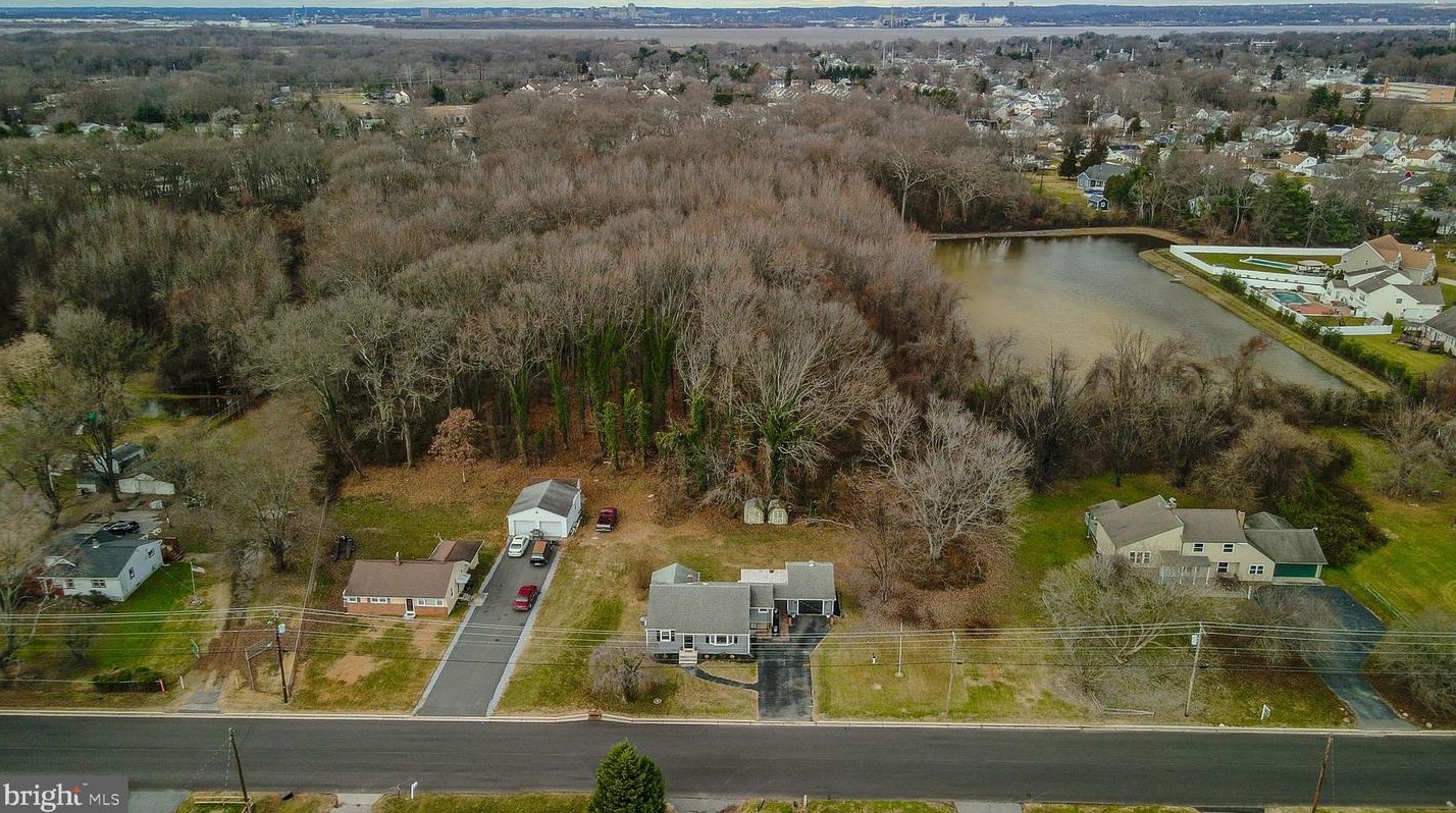 246 Golfwood Ave, Carneys Point Township NJ  08069-2803 exterior