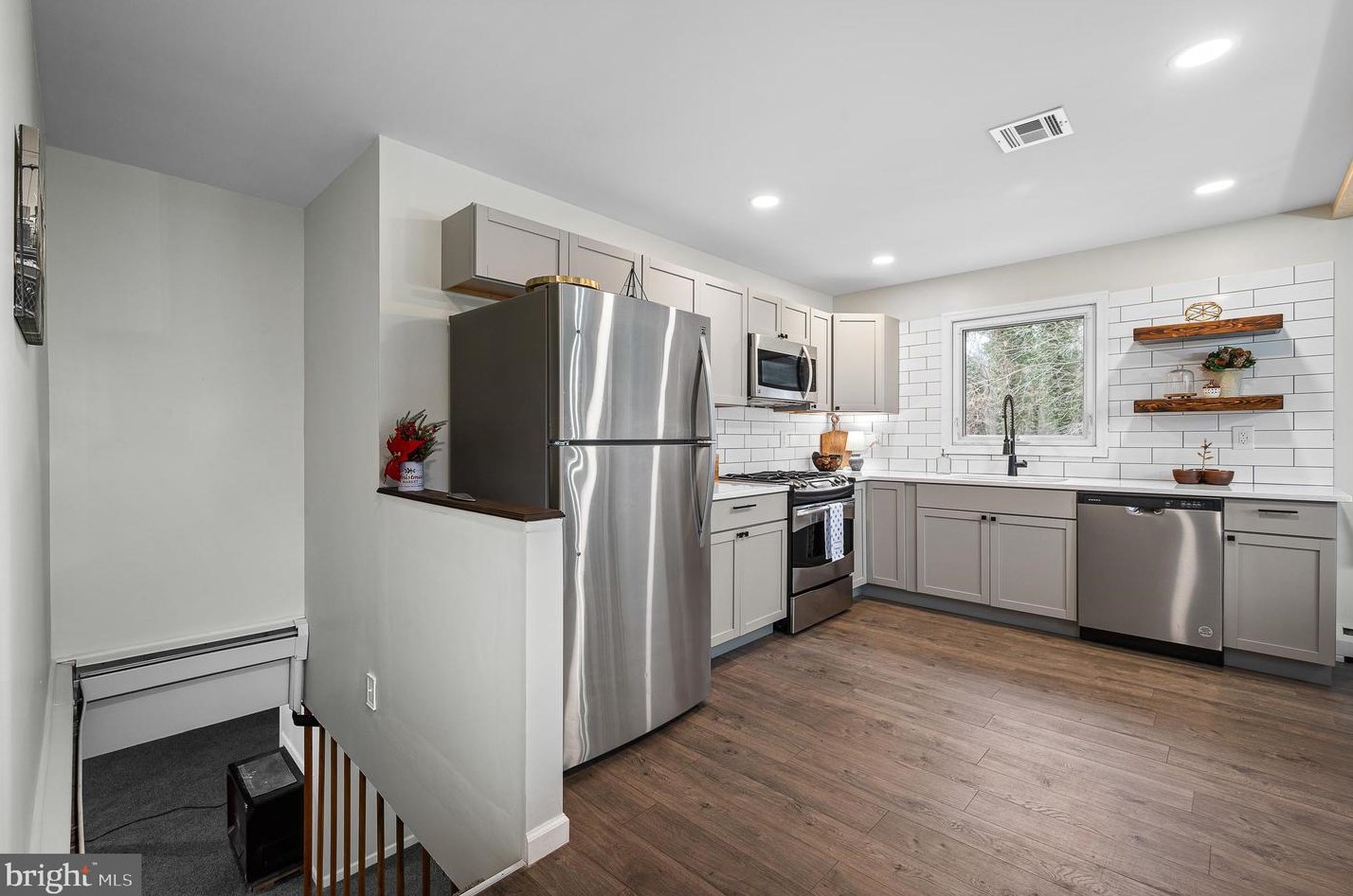 246 Golfwood Ave, Carneys Point Township NJ  08069-2803 exterior