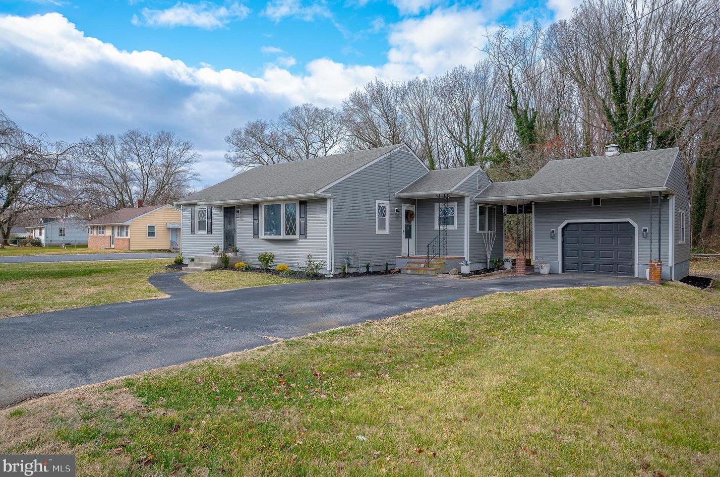 246 S Golfwood Ave, Carneys Point Township, NJ 08069