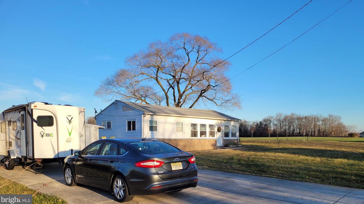 573 Woodstown Daretown Rd, Pilesgrove, NJ 08098