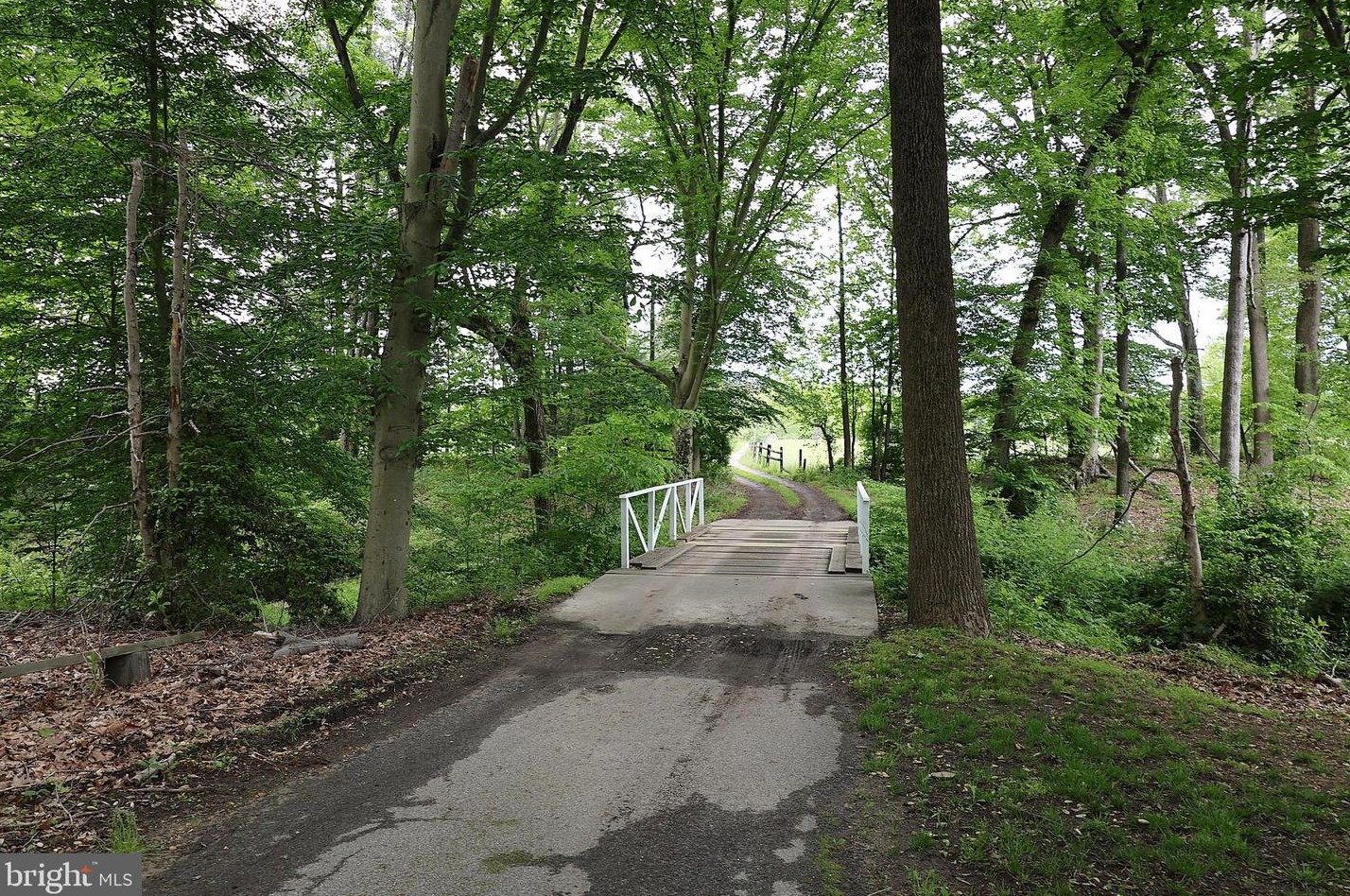 15 Commissioners Pike, Pilesgrove NJ 08098-2033 exterior