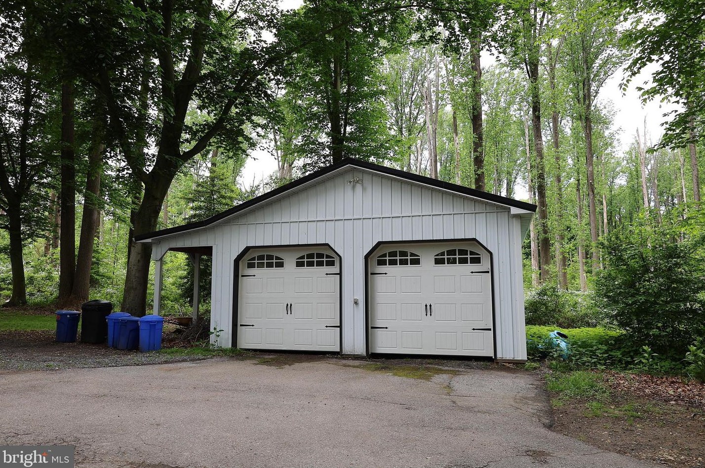 15 Commissioners Pike, Pilesgrove NJ 08098-2033 exterior