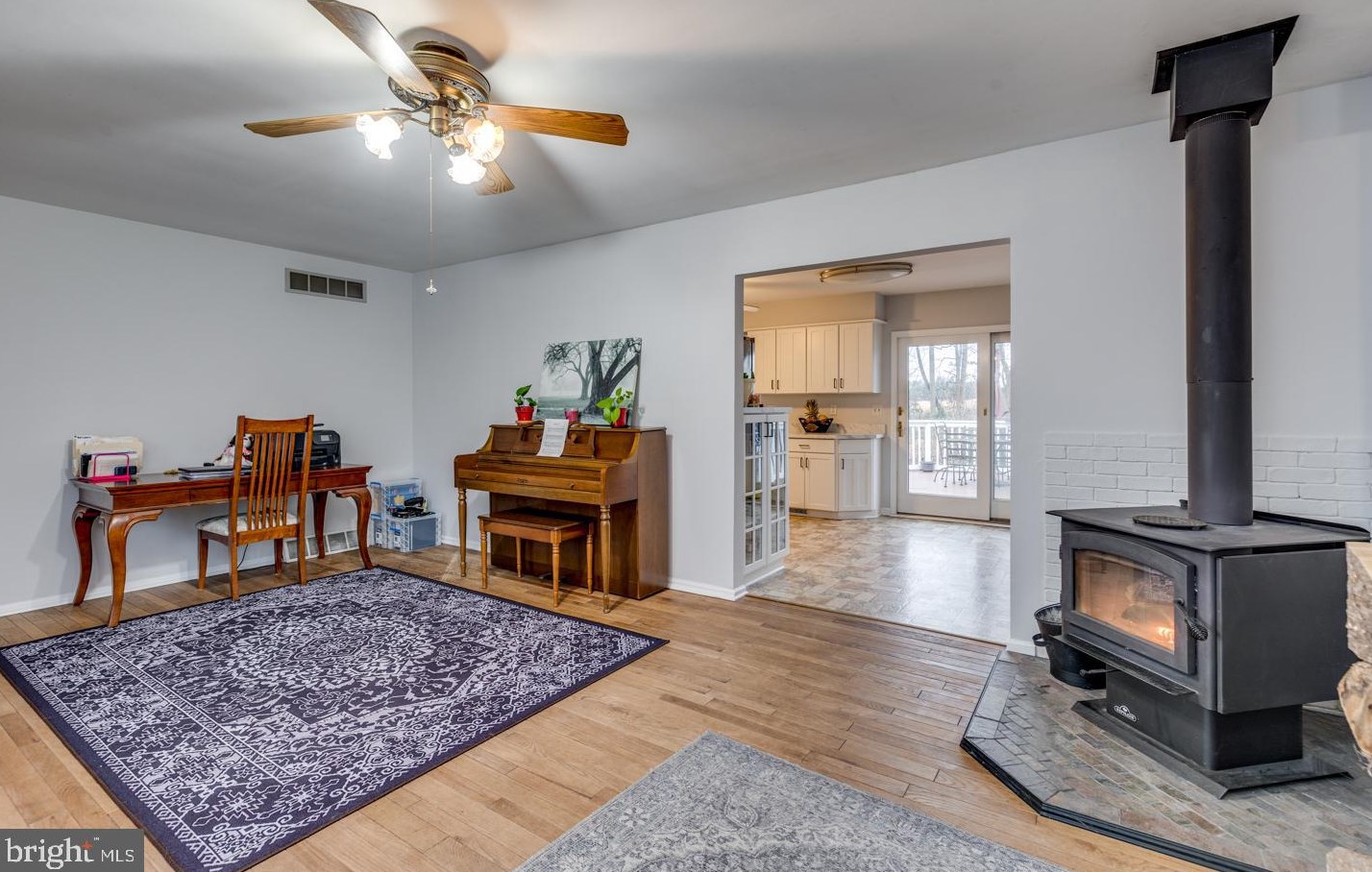 15 Commissioners Pike, Pilesgrove NJ 08098-2033 exterior