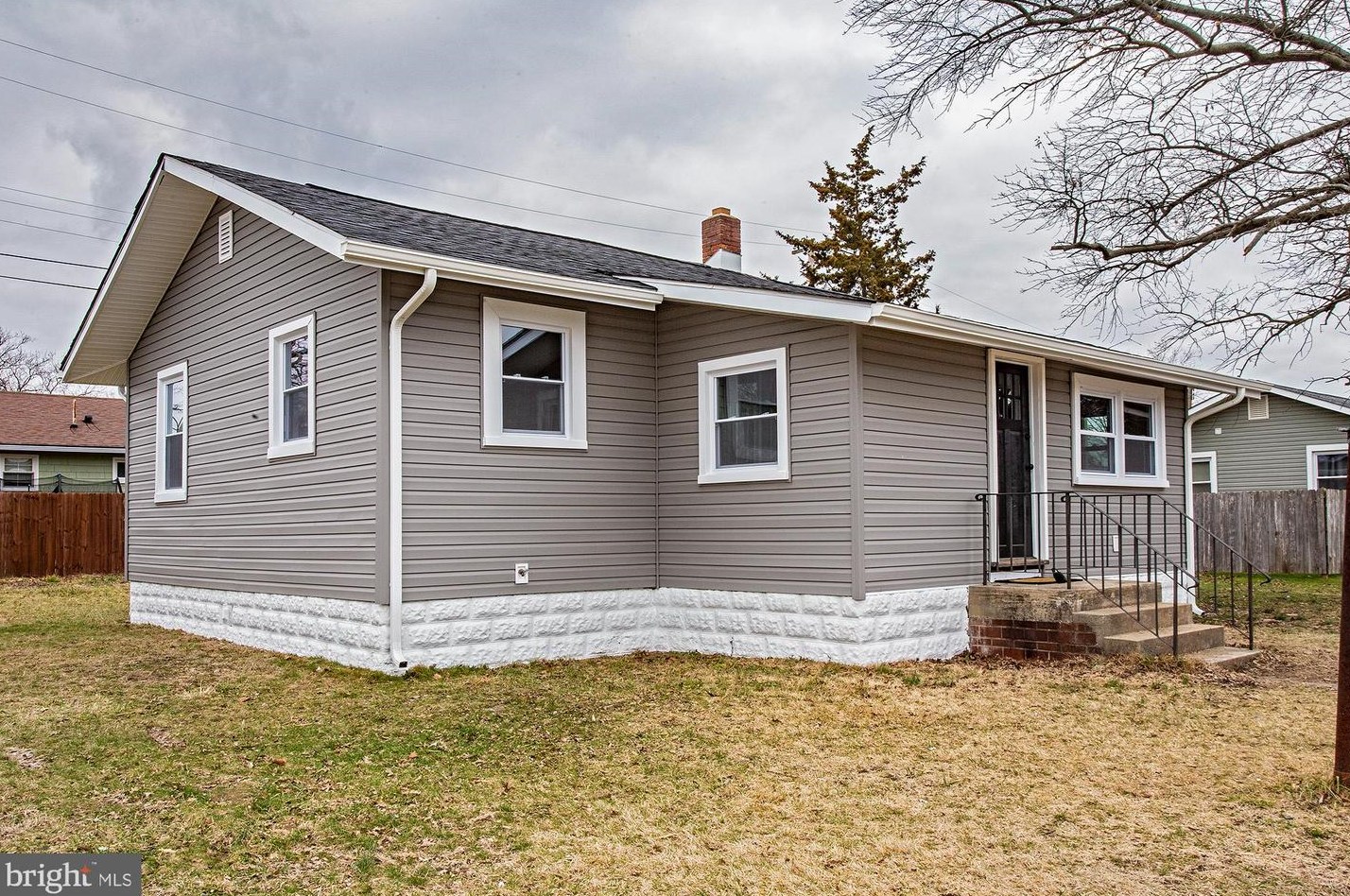 246 F St, Carneys Point Township, NJ 08069-2110