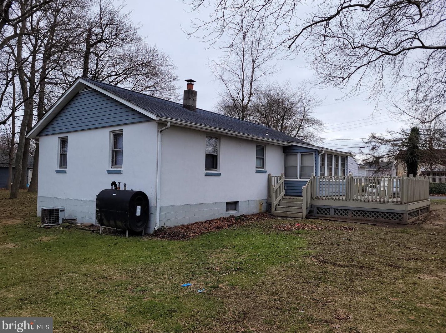 19 Glen Dr, Pennsville, NJ 08070