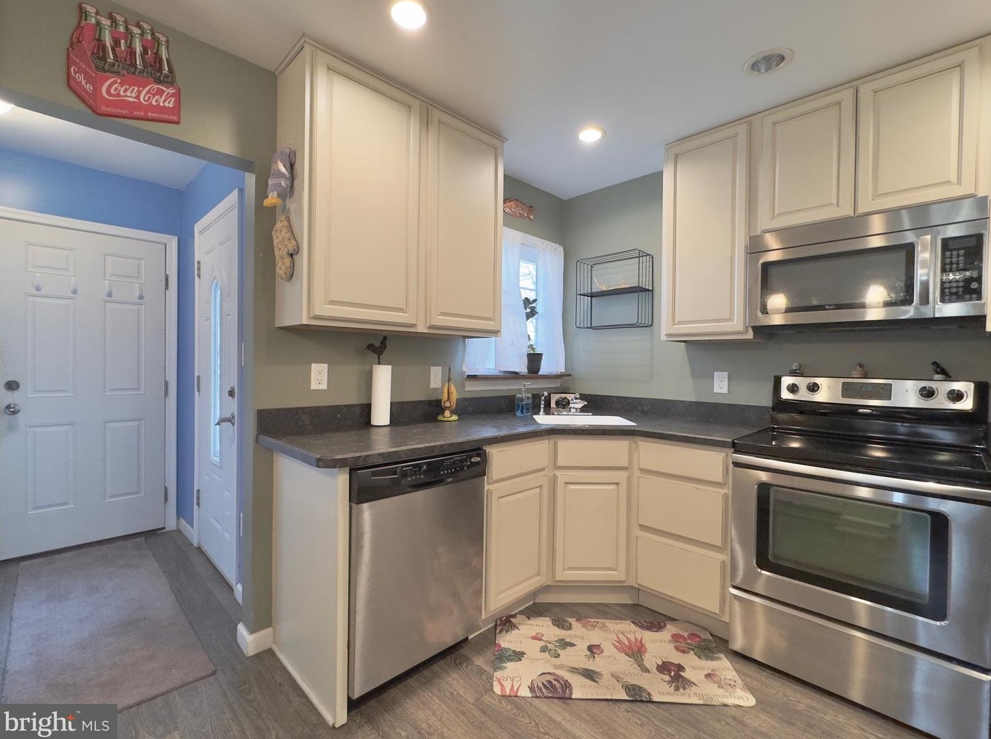 31 Fenwick Dr, Carneys Point Township NJ  08069-2546 exterior