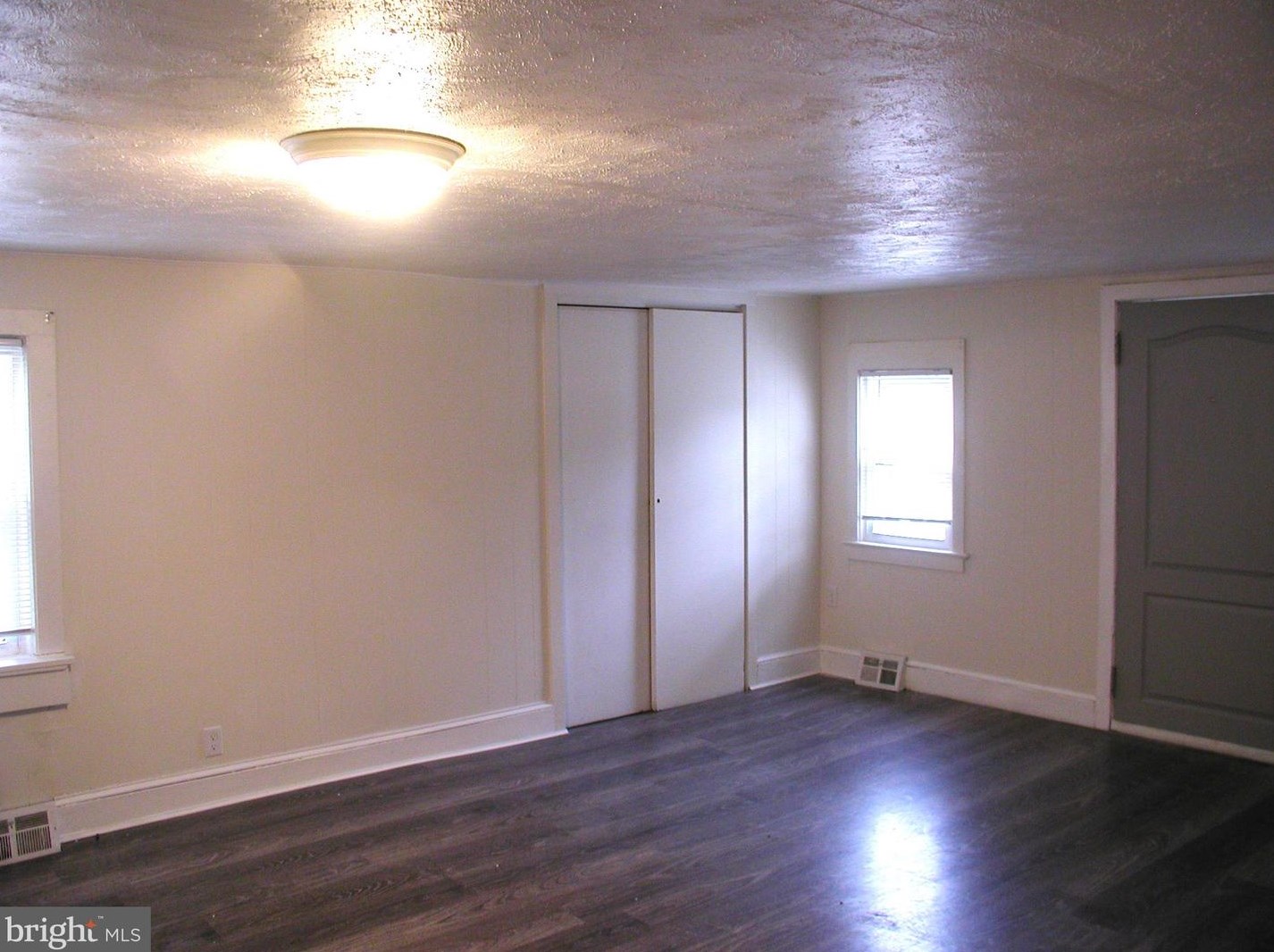 9 7th Ave, Carneys Point Township, NJ 08069