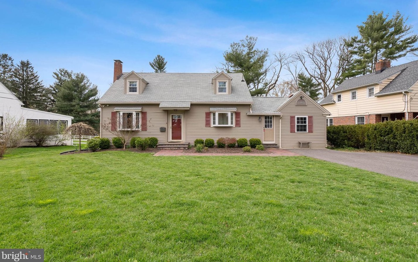 6 Chestnut Dr, Pilesgrove, NJ 08098