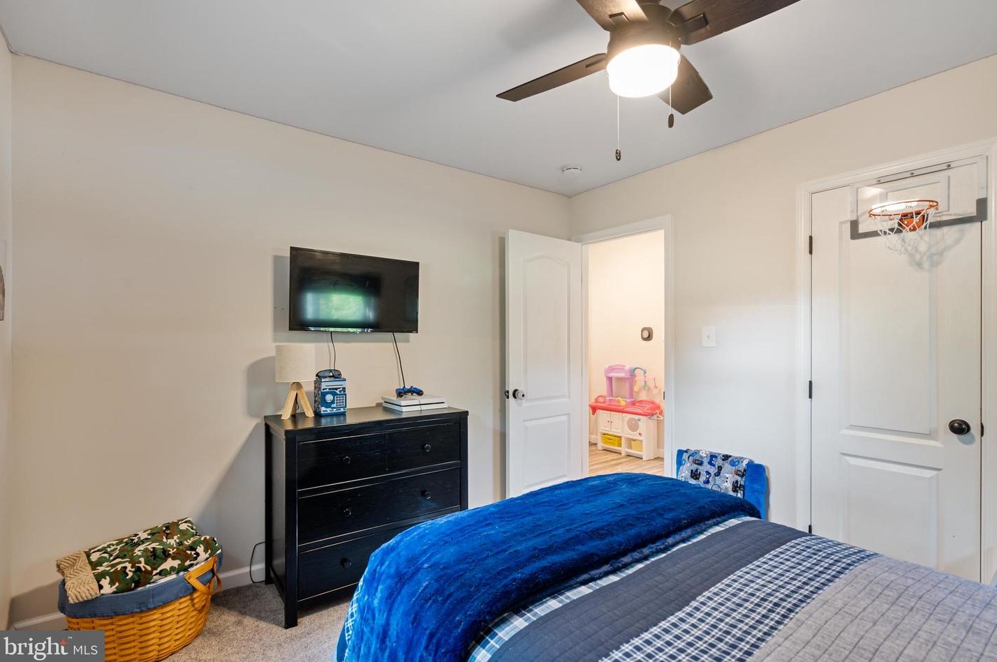 75 Heron Ave, Pennsville NJ 08070-1308 exterior